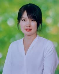 逆さ撮り　老熟女|逆コナンのようなギャップに戸惑う「50代の本音」のリアルさ｜大久保佳代子のあけすけ書評 – STORY [ストーリィ] オフィシャルサイト