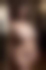 full figured nude mature woman|Curvy short-haired mature lady naked on the bed - Mature.nl