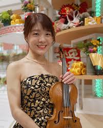 廣津留すみれ|About (日本語) – Sumire Hirotsuru