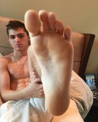Long toes jpg x Long toes