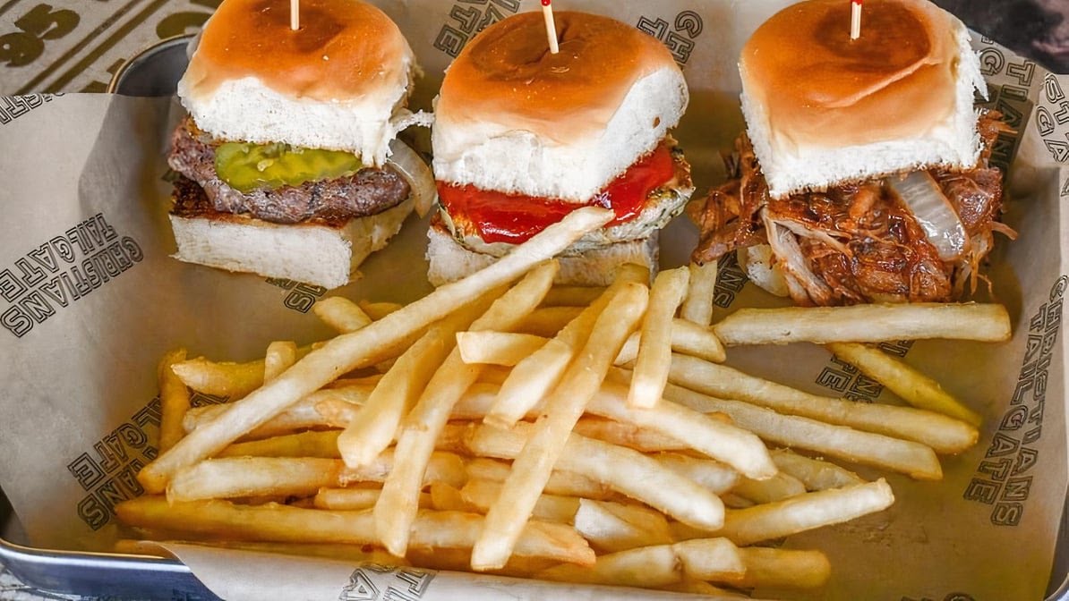 Christian's Tailgate Bar & Grill by null