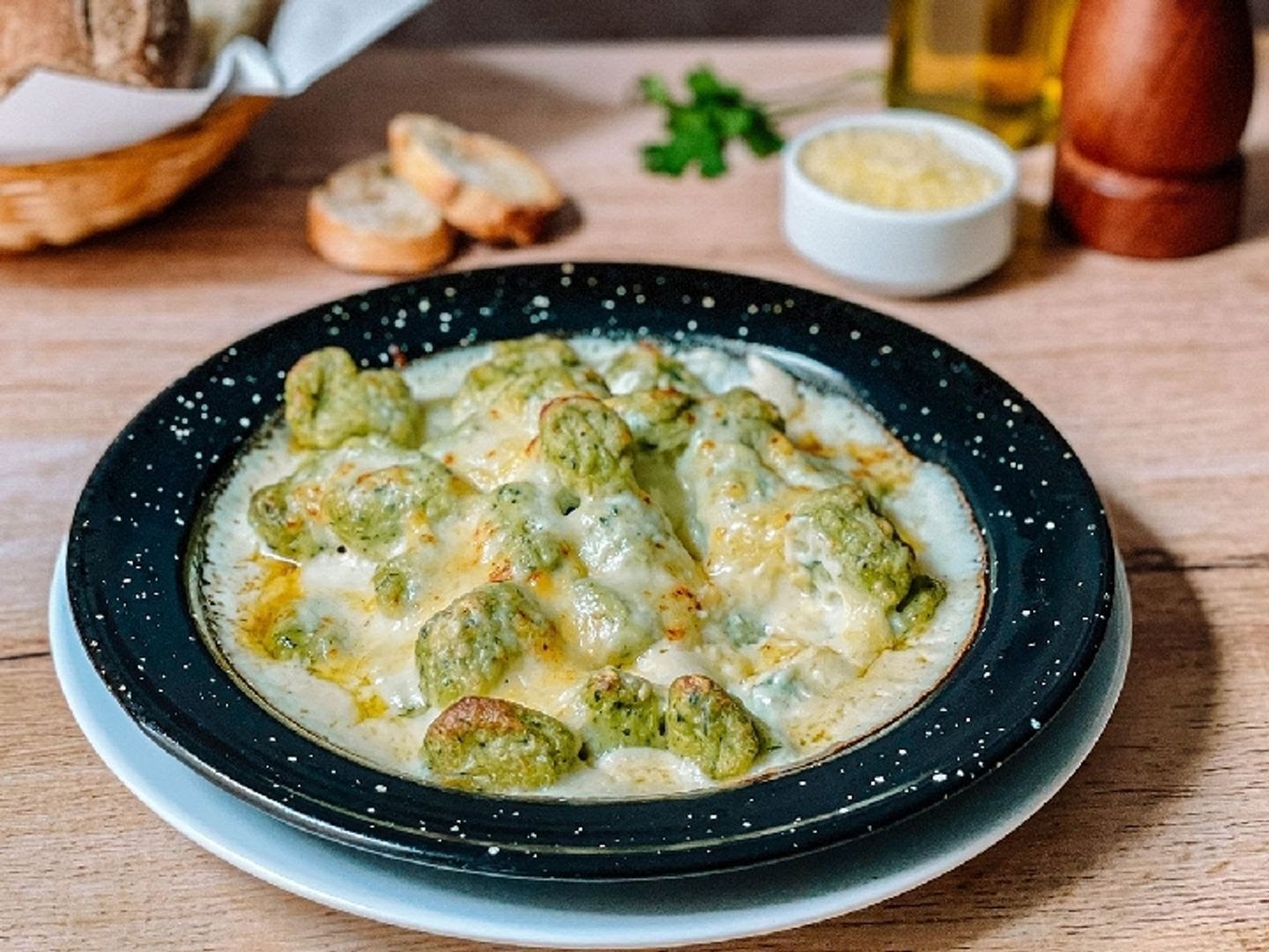 Montecatini Perla by null