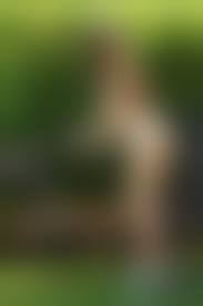 голая пизда на даче|Голая женщина загорает на даче - фото