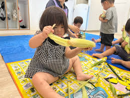 幼児すっぽんぽん|中央）トウモロコシ、すっぽんぽん！ | ココモ保育園