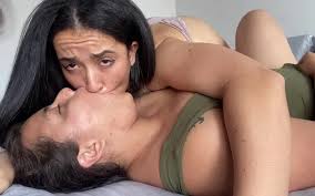 Tongue kissing jpg x Tongue kissing