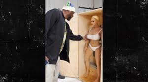 Kourtney kardashian and travis barker png x Khloe kardashian sex