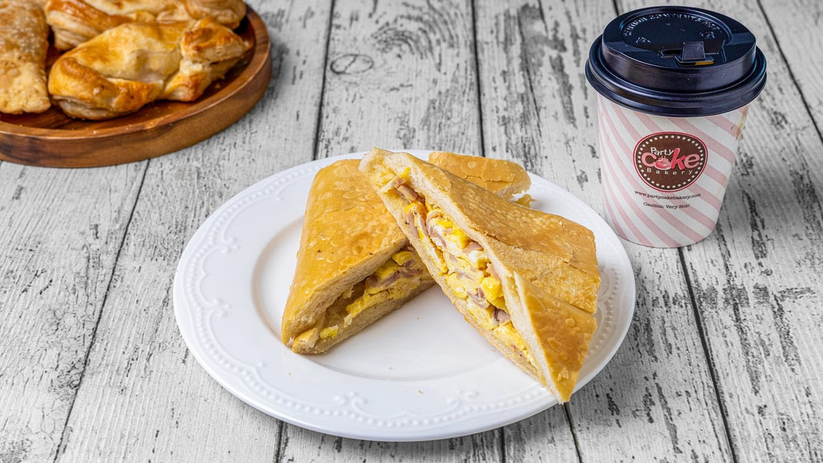 Party Cake Bakery by null