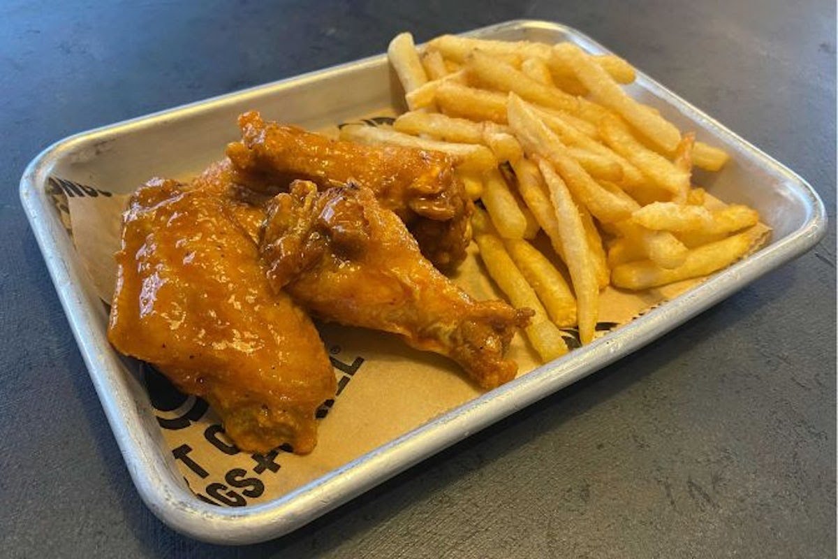 East Coast Wings + Grill by null