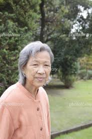 シニア女性|笑顔のシニア女性 写真素材 [ 6782223 ] - フォトライブラリー photolibrary