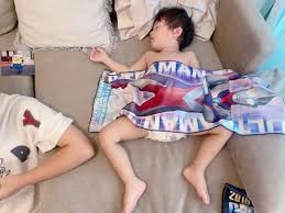  全裸 子供|裸の男の子の写真素材・画像素材 Image 49894448