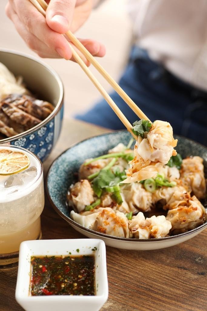 Lee’s Kitchen + Cocktails by null