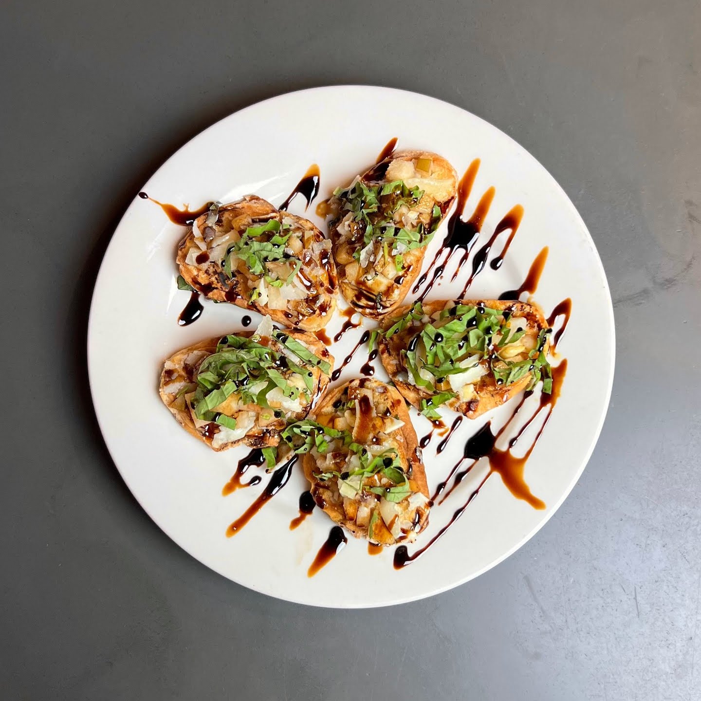 Vezzo NYC Thin Crust Pizza by null