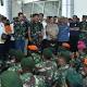 Jokowi Berjaket TNI Saat Kunjungi Palu: Dipuji SBY - Tribun Manado