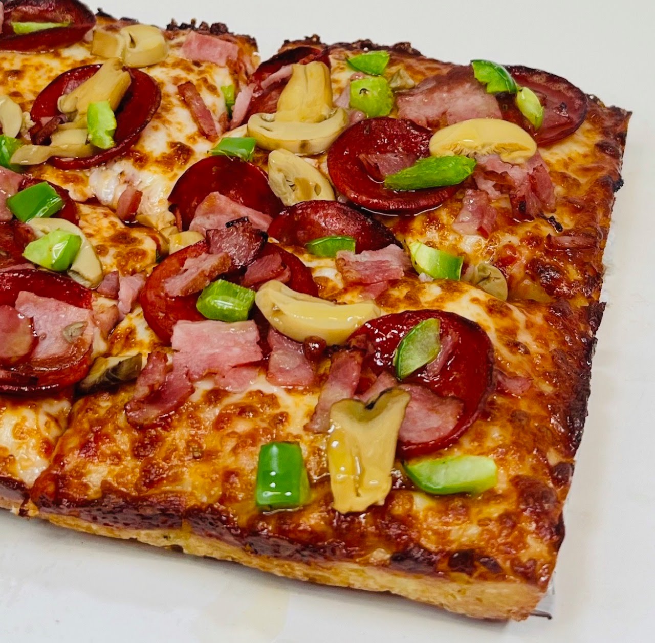 Motown's Pizza by null