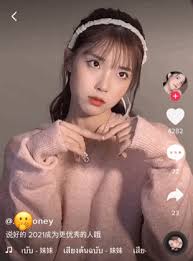 아이유누드합성|아이유, 아찔한 가슴골 드러내며 고혹미+섹시미 발산 - 뉴스1