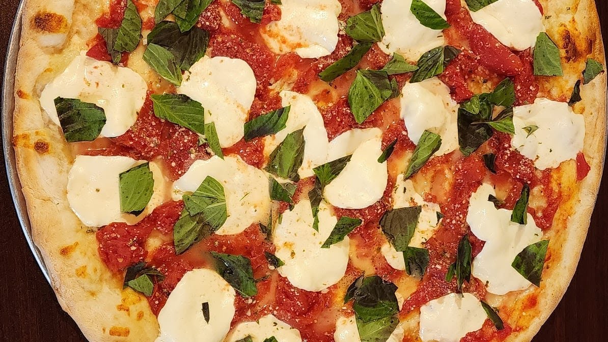 Lola's Pizzeria by null