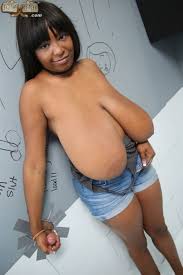 Easaatbwx gidf hlu jpg x Saggy big tits