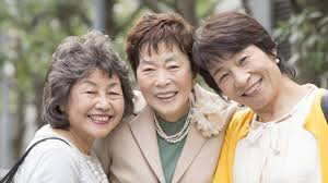 シニア女性|微笑むシニア女性 写真素材 [ 5917003 ] - フォトライブラリー photolibrary