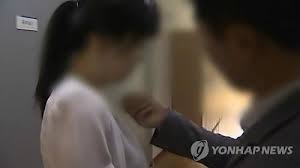 여자초등학생 가슴|가슴둘레 재며 주물럭" 스쿨미투 단골 '신체검사' 지금은? | 중앙일보