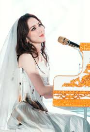 Sexinsex 邓紫棋|SYOK | #邓紫棋继大马站巡演吸引5万名粉丝朝圣，缔造了“#吉隆坡有史以来最多观众的华语女歌手演唱会” 记录🔥  近日她再创事业高峰，以约18.85亿令吉登上全球女歌手巡唱票房第4位，是10强中唯一的华语女歌手👏👏👏  点击「主页链接」，了解更多娱乐八卦等资讯📰... | Instagram