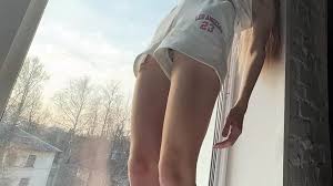 A weird buttthigh gap in yoga shorts gif x Yoga shorts