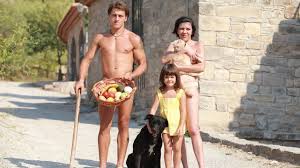 nudistas familia|Nudismo en familia hi-res stock photography and images - Alamy