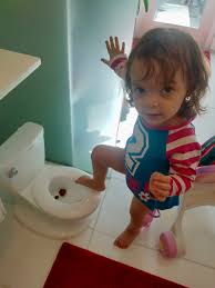 pooping little girl |Cheeky hack helps kids learn how to wipe their own butt - Today's Parent