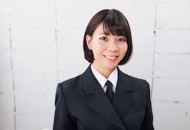 女性自衛官|#女性自衛官 は入隊直後の教育中、な・な・なんと‼️＃メイク  レッスンの教育が数時間あるんですよ☺眉の書き方からしっかり教えてもらえます🎶  ・・・でも、みんな屋外での訓練で真っ黒に日焼けしているのでﾌｧﾝﾃﾞｰｼｮﾝが浮いちゃっ ...