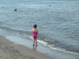   little girl pee|アジアの女の子は遊び場におしっこが必要だ。写真素材478656787 | Shutterstock