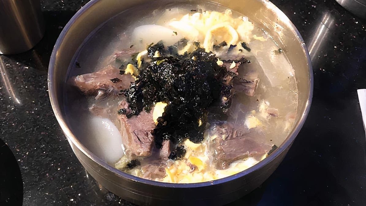 Daeho Kalbijjim & Beef Soup by null