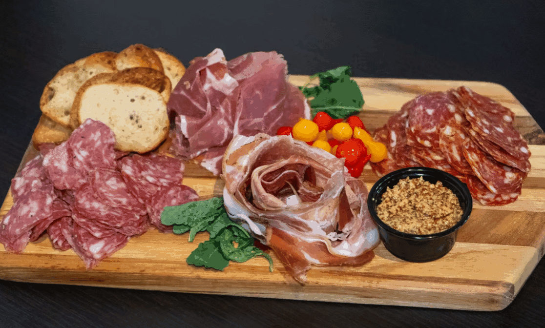 Salute Market by null