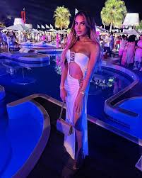 brazillian shemale|Transsexual Brazilian model Thalita Zampirolli shows off her curves on  Instagram | Daily Mail Online