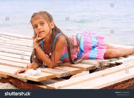 beach little garl|