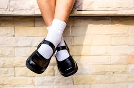   女子小学生 薄着|✿ なんか急に寒くなって 慌てて子どもたちの 長袖出してきたよ .ᐟ.ᐟ そして自分は薄着で仕事来ちゃう謎🥹 皆さま風邪をひかれませんように⸝⋆  ┈┈┈┈ ✿ ✿ ✿ ┈┈┈┈ #笑顔 #笑顔が一番 #smile #smilemore #小学生女子 #小学生ママ #小学生コーデ #秋が来た #急  ...