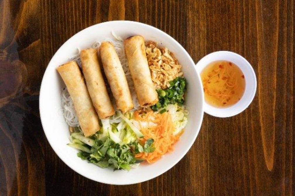 Pho Le Nguyen by null