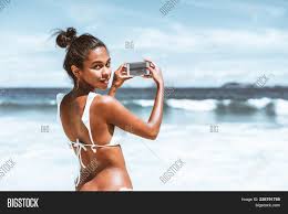 law teen nudist|女性と少女がビーチに立っています。 — ストック写真 © ImageSource #159367378