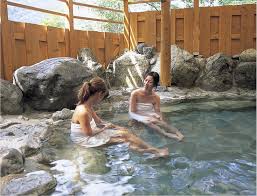 露天風呂　美女　入浴|露天風呂に入る女性 写真素材 [ 4004779 ] - フォトライブラリー photolibrary