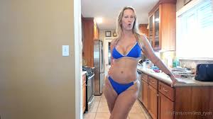 Sexy milf jess ryan gags on big cock jpg x Jess ryan