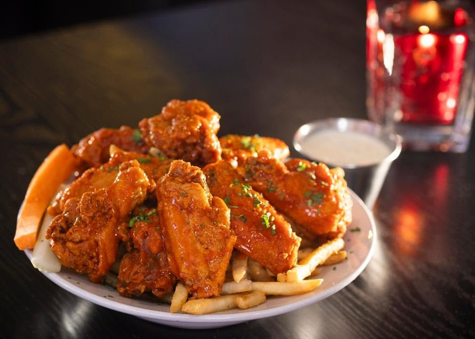 Gino's East of Chicago by null