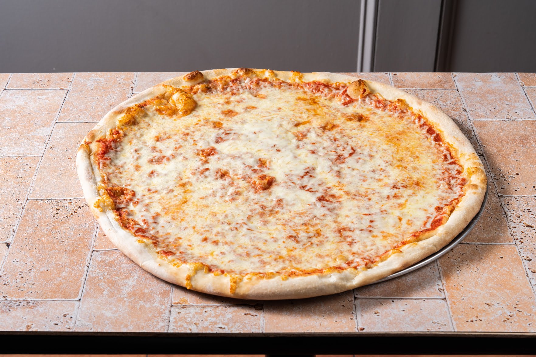 Lola's Pizzeria by null
