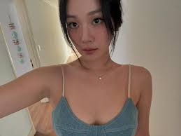 fake nude 김지원|김지원, 인사 중 속옷 노출…아찔해진 여왕님 자태 [포토] - 조선비즈