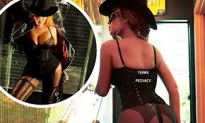 We are totally cool with beyonce posing in her underwear jpg x Beyonce sex