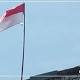 Bendera yang Robek Itu, Telah Diganti Oleh Anggota TNI AD - wordpress (Siaran Pers)