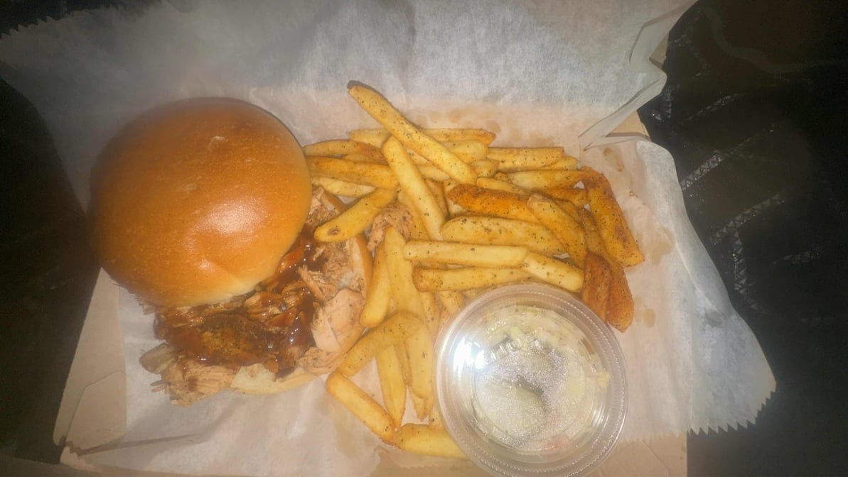 Deke's Bar-B-Que by null
