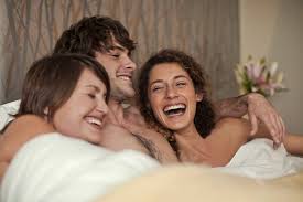 What having a threesome is actually jpg x Girls do threesome