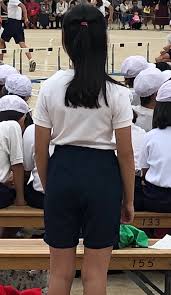 女子小学生厕所|フリー素材】トイレで泣く小学生女子のイラスト｜【FREE ILLUSTRATIONS】かわいい無料イラスト素材なら「ポンコツイラストクラブ」