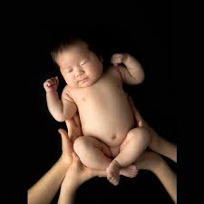 赤ちゃん　裸|赤ちゃん 裸 女の子 白人 ベッド ナチュラル】の画像素材 | 赤ちゃん・育児・ライフスタイルの写真素材ならイメージナビ