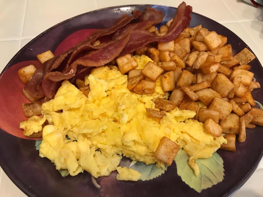 The Cracked Egg by null