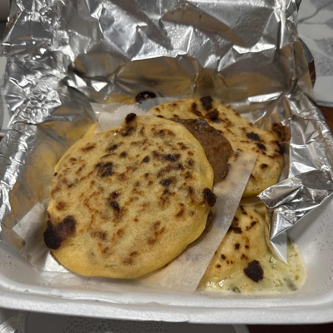 Pupuseria & Restaurant "El Cuscatleco" by null