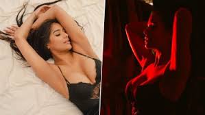 Poonam pandeys leaked nude photo takes twitter storm before release of nasha jpg x Poonam pandey